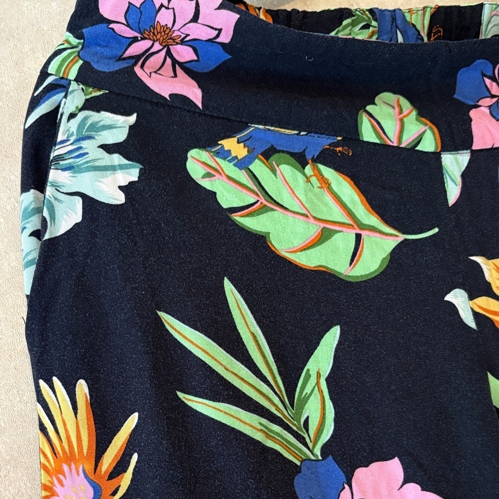 Floral Wide-Leg Pants - Picture 2 of 9